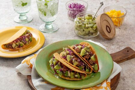 キウイのタコス