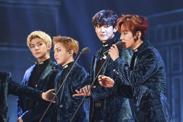 ベクヒョンが「この賞の重さほど、これからの活動をがんばります」と、涙ぐむ場面も