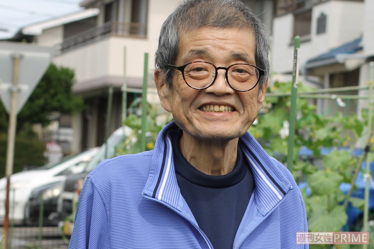 自宅近くの畑の農作業も怠らない。猛暑の中、キュウリやナスなどの夏野菜が実る。