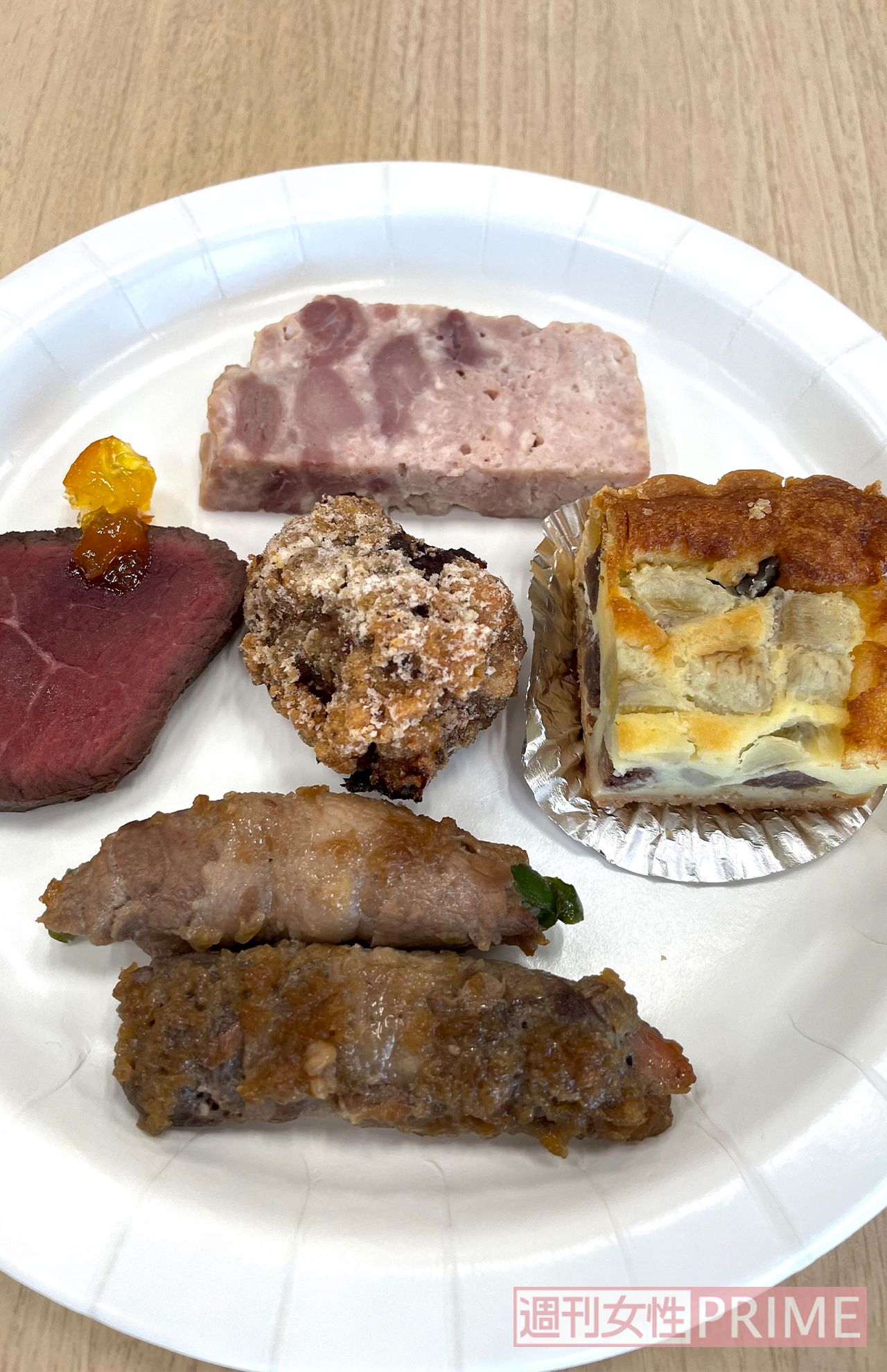 藤木さんが代表理事を務める日本ジビエ振興協会の試食会で提供されたジビエ料理。筋肉質な鹿肉は唐揚げにするとよりジューシーに。いのししの肉は野菜の肉巻きにするのもおすすめ