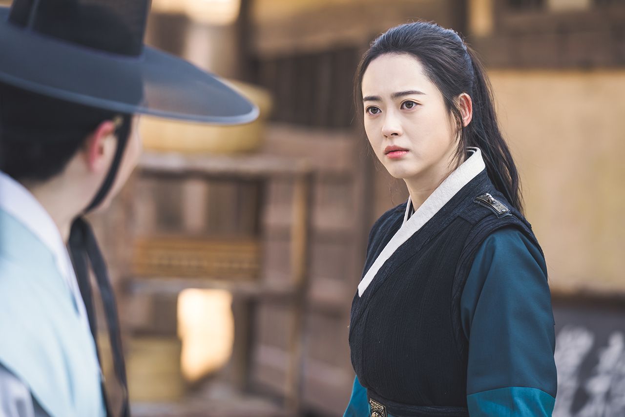 ヨジ （コ・アラ）／司憲府の一員で武術や語学に長け、役人たちからも一目置かれているが、恋愛には疎い（C）SBS