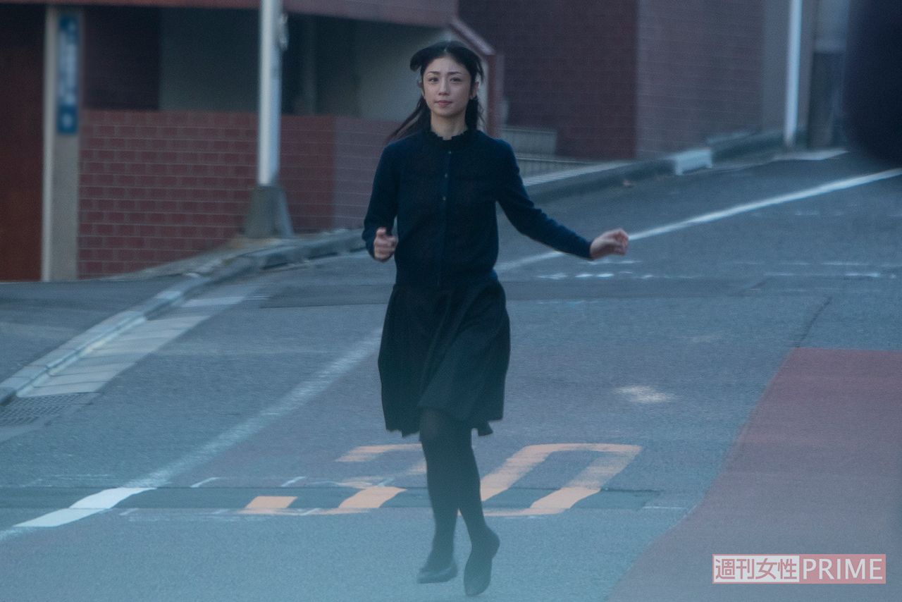 下り坂をダッシュする小倉優子（'18年11月）