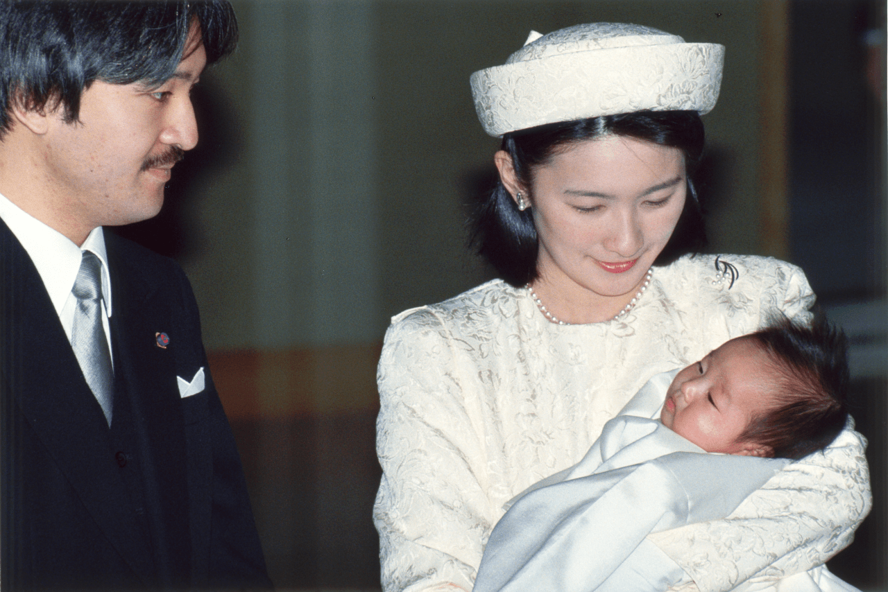 “お宮参り”にあたる宮中三殿ご参拝に臨んだ紀子さまと佳子さま（1995年3月）