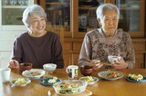 74歳YouTuber・もののはずみさん、99歳の義母に「特別食は用意しない」家族の健康…