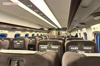 《新幹線のグリーン車で宴会》迷惑客でなく「注意した側」が移動で物議…JR西日本の見解と浮上した「禁酒席案」