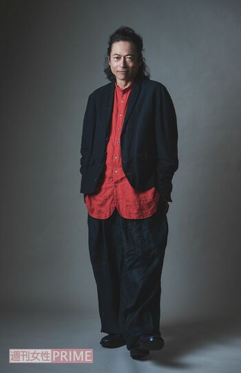 三上博史　撮影／廣瀬靖士　ヘアメイク／赤間賢次郎　スタイリング／勝見宣人（KoaHoleinc.）衣装協力／suzukitakayuki