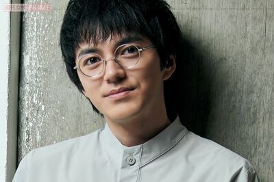 林遣都、ドラマ『初恋の悪魔』に没入中!「僕はしゃべるのも歩くのも遅い」自らの“こじれ”を語る