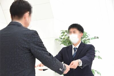 《会社と結婚するようなもの》“結婚式場”で入社式を行う企業『ネクステージグループ』に「気持ち悪い」「…
