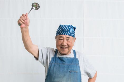 92歳の料理家・小林まさるさんが教える、“お風呂ストレッチ”と“一石三鳥”の健康スープレシピ