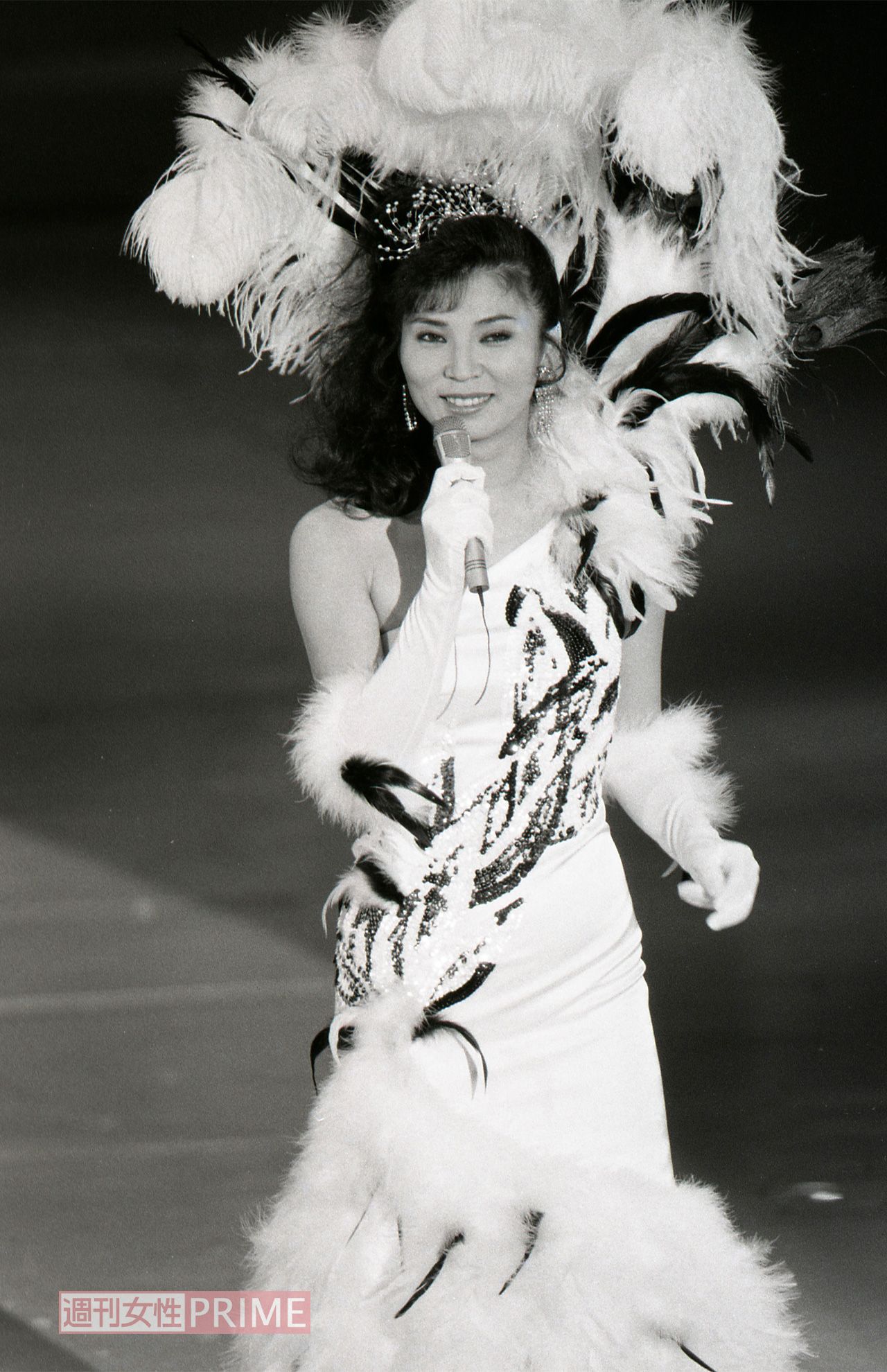 1982年、コンサートで熱唱する30代の八代亜紀さん