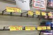いまもマスクの商品棚はガラ空き=都内のスーパーで