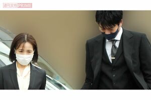 2024年4月上旬、次男の小学校入学式に出席した向井理と国仲涼子