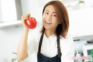 「“氷川きよし”としてステージにいるときとはまた全然違う、普段家にいるような感覚でリラックスしてやらせてもらってます」と、にこやかに　撮影／矢島泰輔