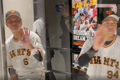 2022年11月23日の『ジャイアンツ・ファンフェスタ』にて、ミートアンドグリートでファンサービスする坂本勇人選手。手前は喜多隆介選手（ファン提供）