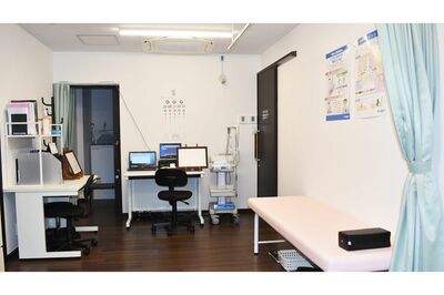 カメラを仕込んだ眼鏡で女性患者を狙っていた（情報サイトより）