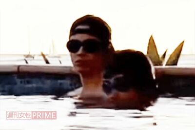 人気YouTuberコムドット・やまと＆ゆうま、騒音報道の直前にハワイのプールでWデートを目撃撮！ 不審な行動…