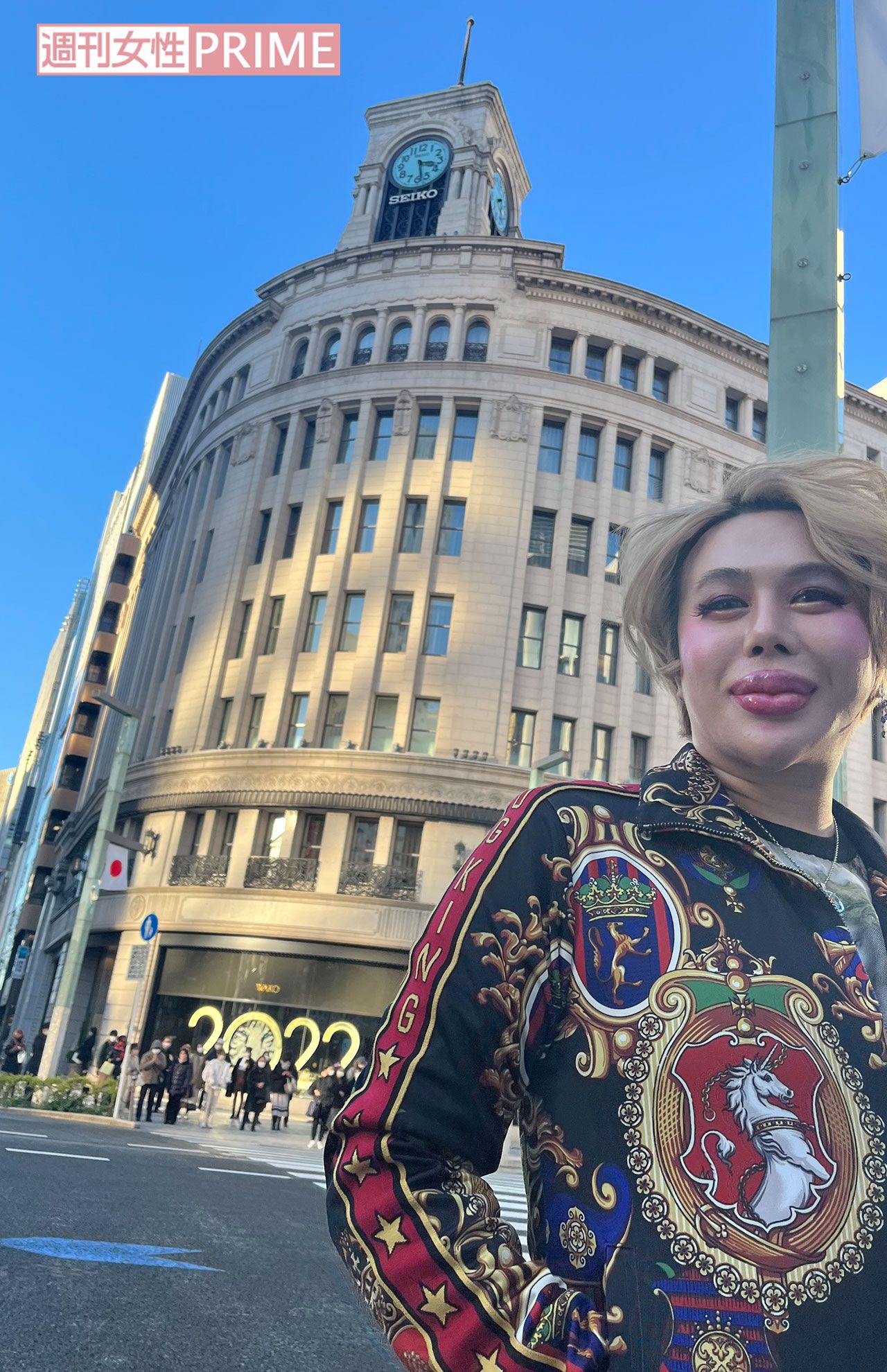 銀座4丁目の交差点でポーズ。イタリアンヴォーグ誌の表紙のよう