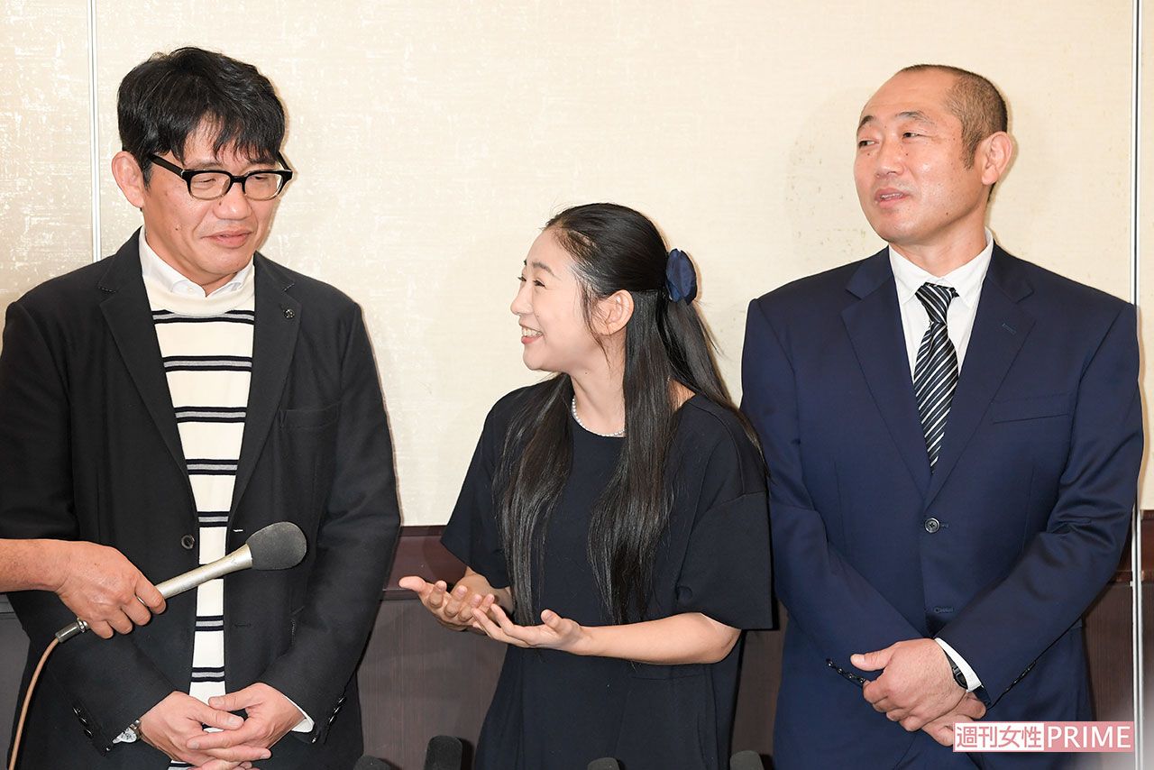 '18年11月 、（事務所の）故・浅井良二社長のお別れ会。中心には関根麻里　撮影／週刊女性写真班