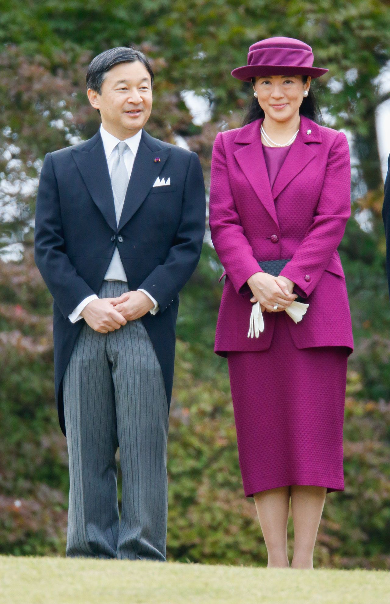 平成27年11月 療養中の雅子さまが12年ぶりに出席された秋の園遊会。ぶどう色のスーツにパールネックレスがとても映えていらっしゃる