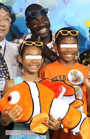 2012年の映画イベントに自身の子どもたちと参加していたボビー