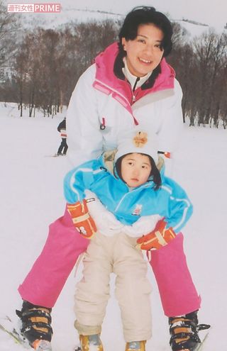 毎年のように皇太子ご一家は雪深い長野県の奥志賀を訪れてスキーを楽しまれている（'05年2月）