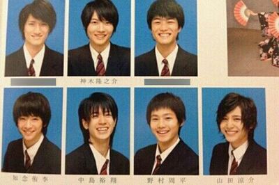 ネット上に出回っている堀越高等学校の卒業アルバムでの中村隼人（左上・名前は本名のため伏せ字）。中村の右から時計回りに神木隆之介、入江甚儀（本名のため伏せ字）、山田涼介、野村周平、中島裕翔、知念侑李