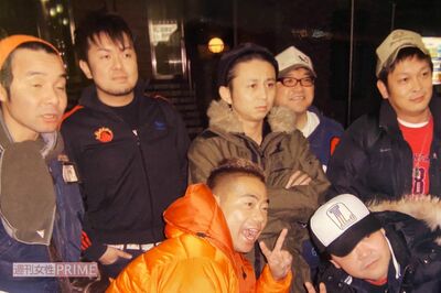 ’05年ごろの「竜兵会」の焼肉屋にて。ここでは上島さんだけ、朝9時まで居残ることもあった（店主提供）