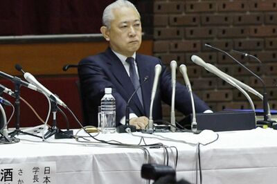 会見に参加する澤田康広副理事長　写真/共同通信社