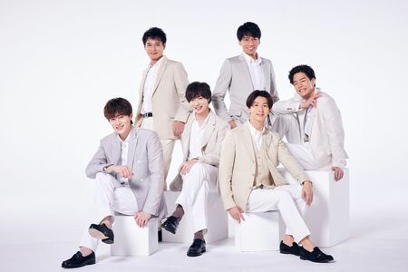 SHOW-WA　昭和歌謡を令和の時代にリバイバルさせるべく生まれた秋元康プロデュースの６人組男性グループ。リーダー寺田真二郎（40）、山本佳志（35）、向山毅（35）、塩田将己（32）、青山隼（36）、井筒雄太（33）の6人。