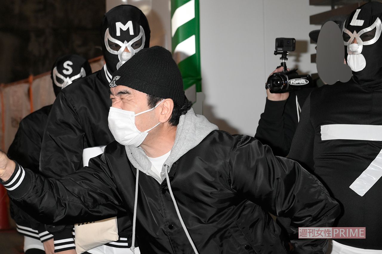 『牛宮城』オープン初日に撮影クルーを連れてやってきた江頭2:50