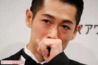 ディーン・フジオカ、2016年“神ってる”写真「泣き顔」「吸血鬼コス」などまとめ
