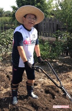 現在は佐賀県に在住。KBCラジオ『島田洋七の朝から言わせろ！』など九州を中心に活動している