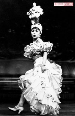 踊りに夢中だったダンサー時代。アクロバティックなダンスもお手のもの。浅草の新世界ではトップダンサーとして活躍し、舞台演出も手がけた