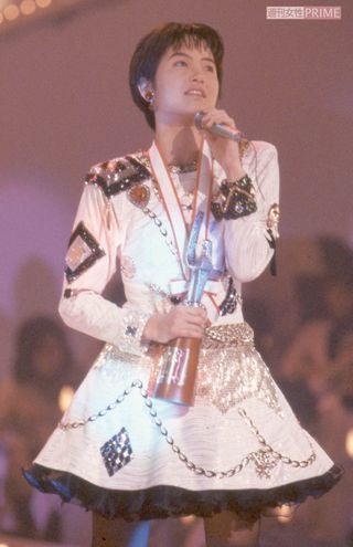 『北風のキャロル』で第18回『日本歌謡大賞』の放送音楽プロデューサー連盟賞を受賞した荻野目洋子（1987年）