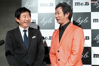 50歳から6歳（!）まで、現在子どもは5人。長男のいしだ壱成とともに（撮影／佐藤靖彦）