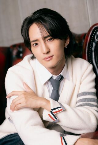 Travis Japan川島如恵留（撮影/矢島泰輔 ヘアメイク/宇佐美順子（JOUER） スタイリング/日夏（YKP） 衣装協力/THOM BROWN）