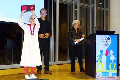 2018年、国際アンデルセン賞授賞式には娘・リオさんがコーディネートした服で出席