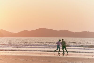 Netflixシリーズ『私たちのブルース』独占配信中