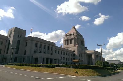 安倍政権の6年で「弱肉強食が進み庶民は転落」と専門家、我々に明るい未来なし？