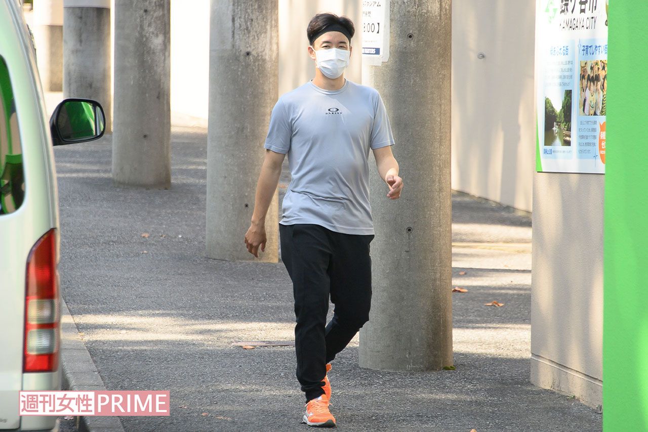 引退発表から数日後、2軍施設内を歩く斎藤佑樹の足取りは心なしか軽やかに見えた③