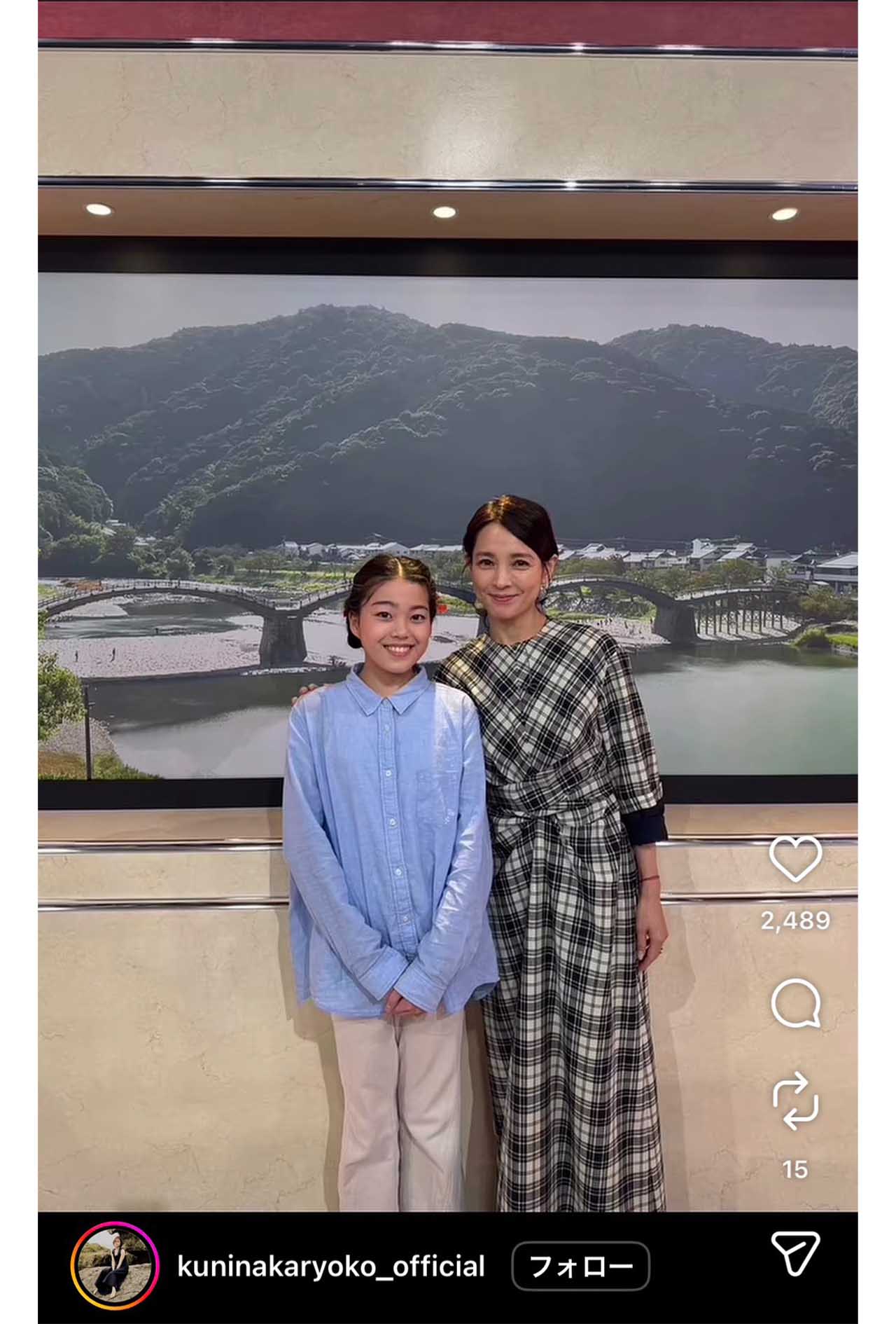 主人公の幼少期役を演じる村上蘭と、主人公の継母役を演じる国枝涼子のツーショット（国枝涼子のインスタグラムより）