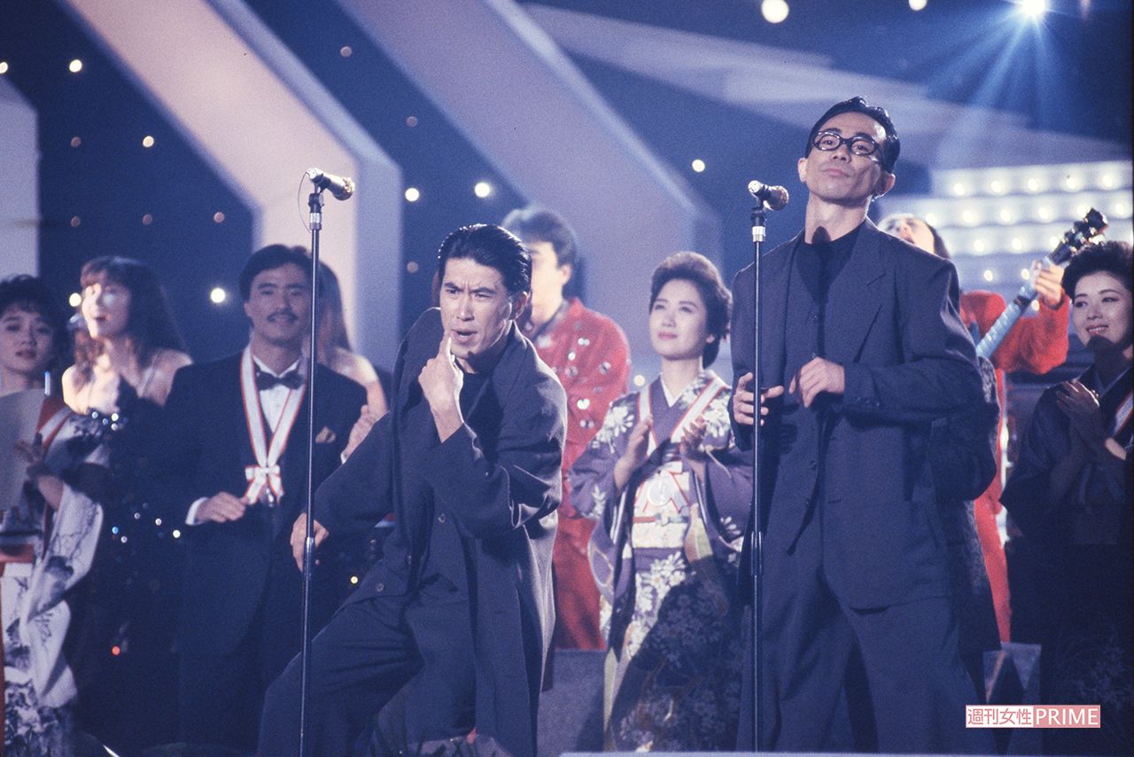 第22回『輝け！日本歌謡大賞』で熱唱するとんねるず（'91年撮影）写真／週刊女性写真班