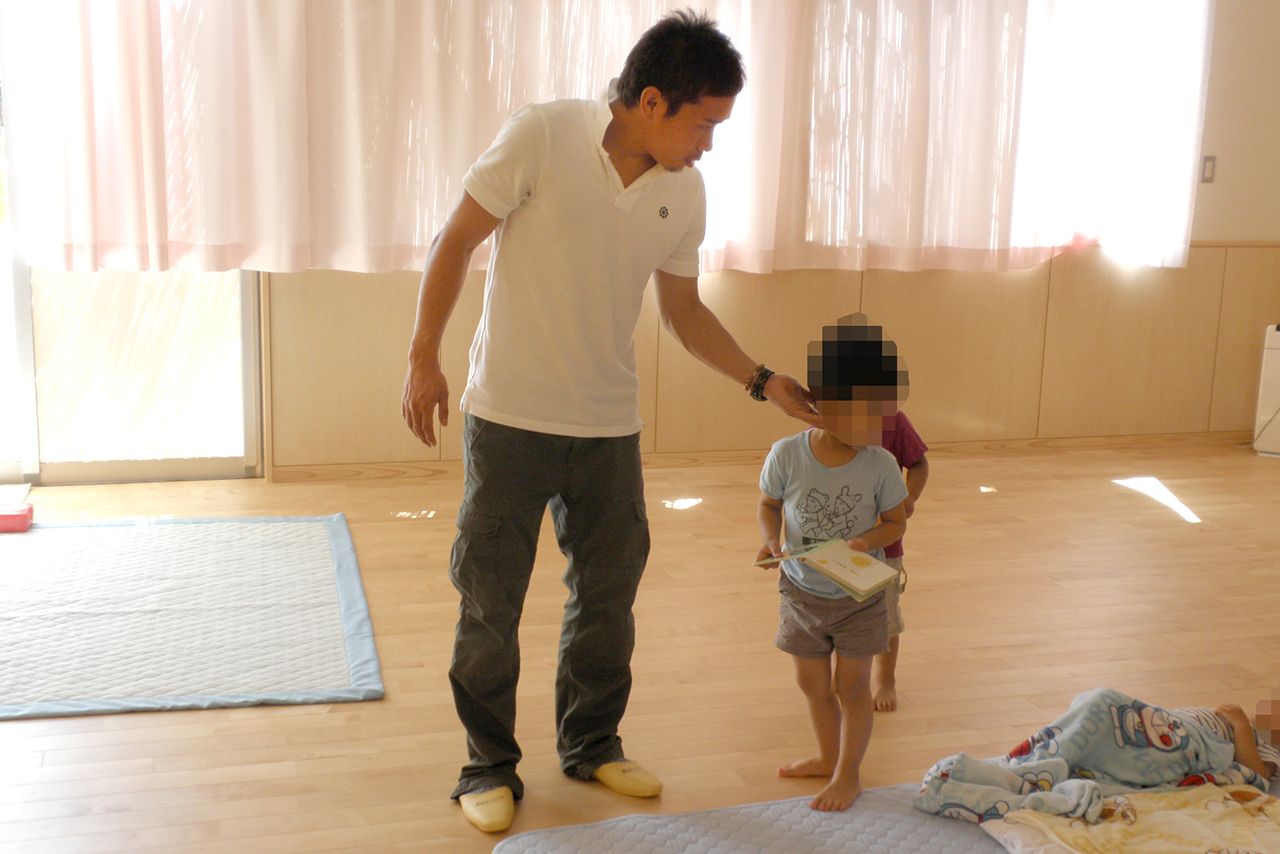 帰国した長友は、越智さんが園長を務める幼稚園にも顔を出してくれるという