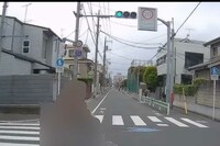 “爆走ママチャリ”映像拡散で大炎上、違反運転で「子ども乗せてんのよ！」歩行者追突で「どこ見てんの？」…