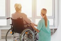 高齢者・認知症に対する日本とイギリスの“圧倒的な違い”、介護保険はなくても「ネガティブじゃない」発想