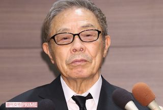 3月7日に行われた会見で、息子の死を気丈に話す北島。時折、声を震わせ目には涙が