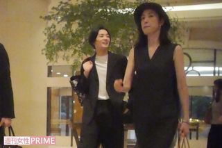 1回目の打ち上げの（左）竜星と（右）天海。同じ事務所のふたりは、談笑しながら会場へ