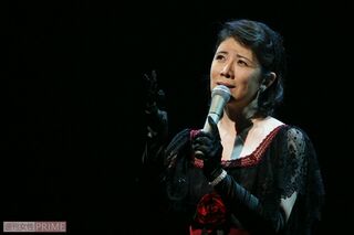 離婚した翌年、復帰コンサートで熱唱。シングルマザーとして3人の子育てと歌手活動を両立（2006年撮影）