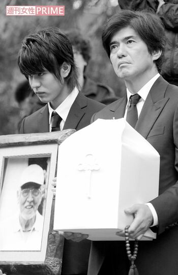 '13年4月、三國さんの告別式での寛一郎。ここで関係者の目に止まり、デビュー