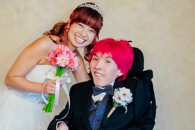 10万人に1人の“指定難病”を抱える男性と結婚した“看護師”《私が親なら絶対反対》アンチに屈しずSNS発信…